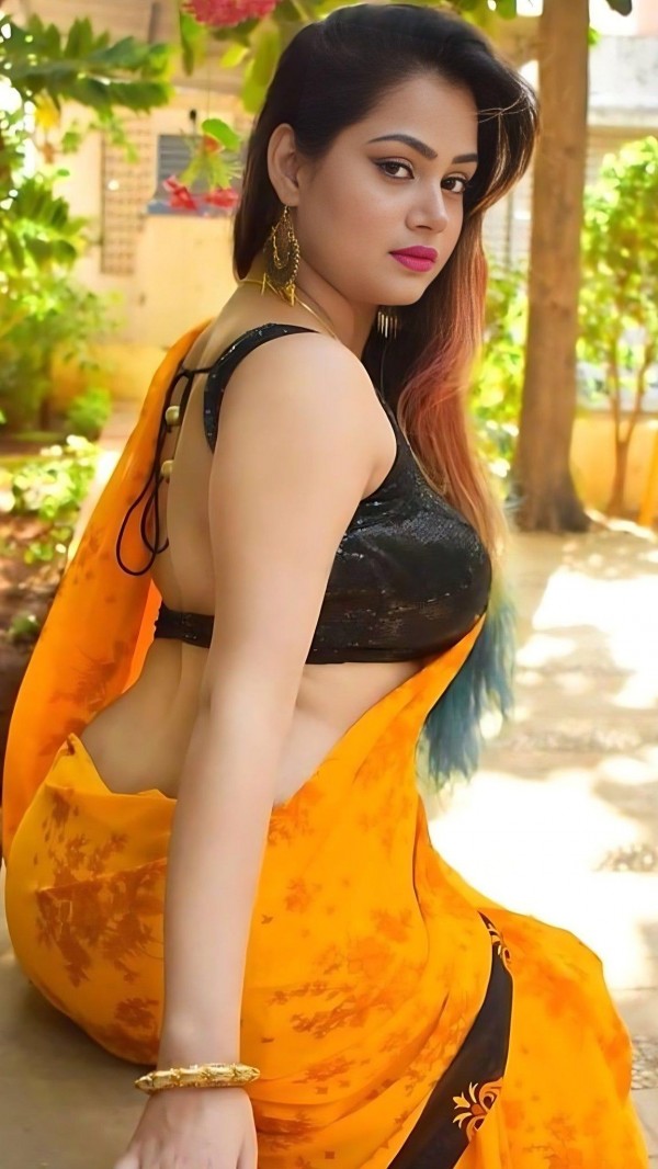 escorts West Singapore: Layla Indian Model Girl Available At SG Hotel