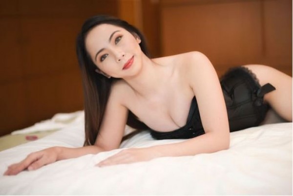 Erotic Massages North Singapore: YOU COME WITH ME? I WILL BE YOUR MASSEUSE, ENJOYING WITH RICH PUSSY NOT TO SLEEP