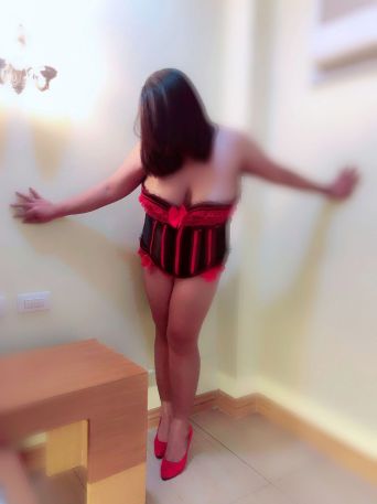 escorts North East Singapore: HELLO SWEETBOY I AM PRETTY WOMAN, VERY SEXY WITH AGILE FEET TO PLEASE YOU