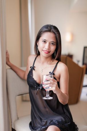 escorts East Singapore: IF I PUT YOU I AM VERY SEXY, FIERY WITH HAIRY PUSSY I AM A FETISHIST