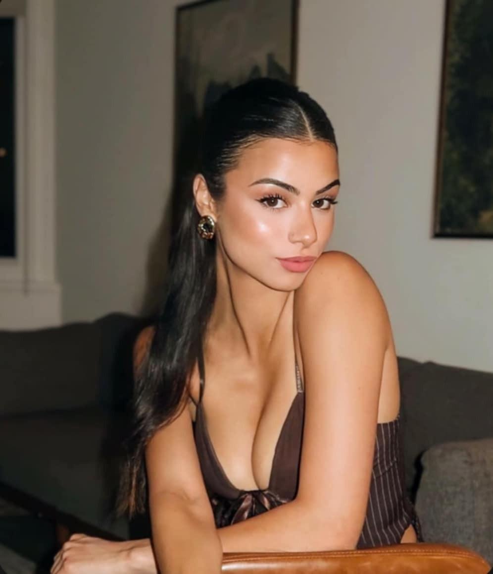 escorts Central Singapore: IZABEL, Your sexy PLAYMATE!!!