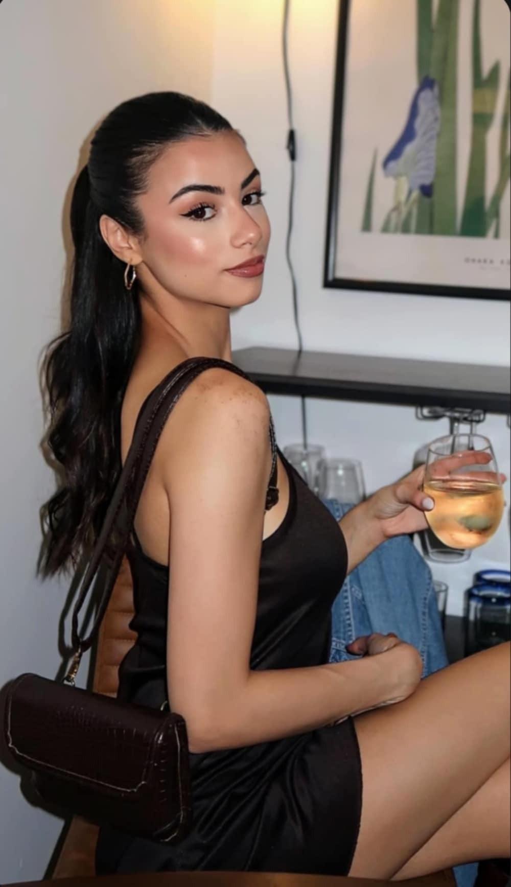 escorts Central Singapore: IZABEL, Your sexy PLAYMATE!!!