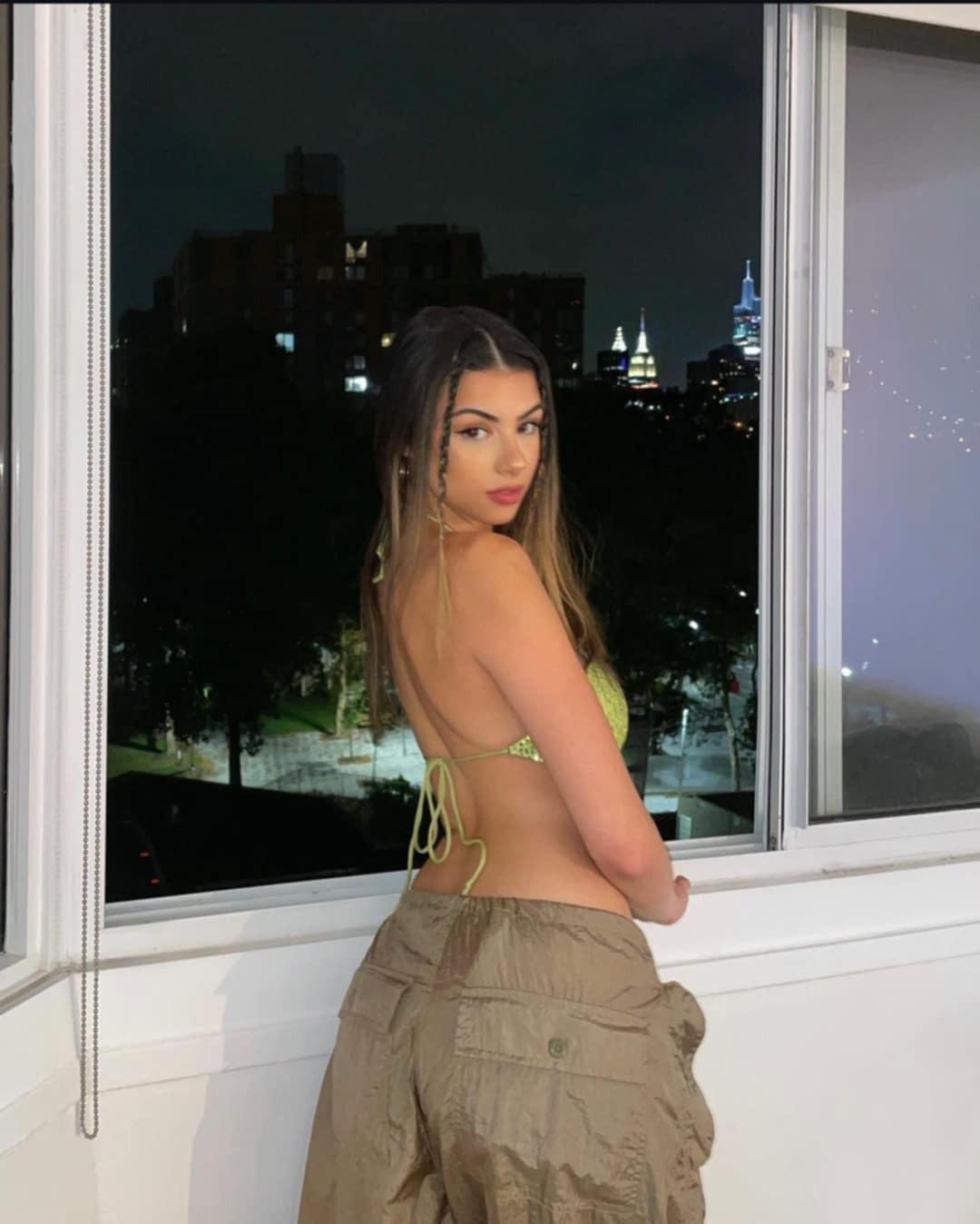 escorts Central Singapore: IZABEL, Your sexy PLAYMATE!!!