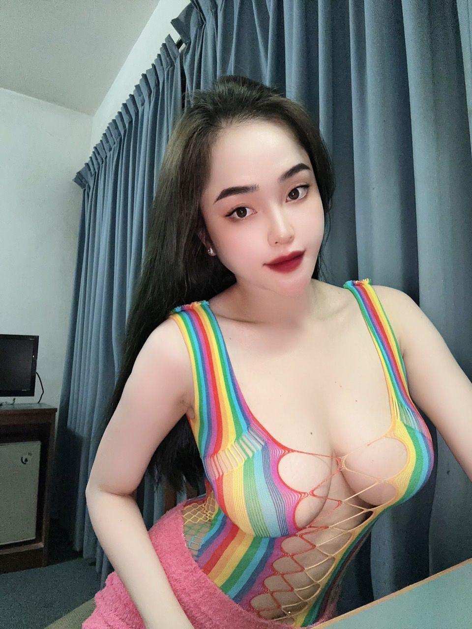 escorts Central Singapore: ESCORT IN SINGAPORE  MY W.S +818070995185